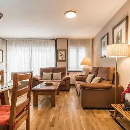 Pirenne Apartman *